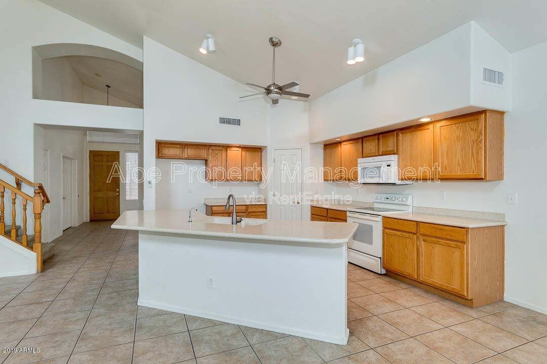 6321 S Four Peaks Pl in Chandler, AZ - Community Pool property image