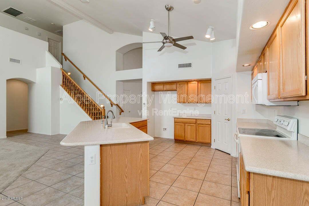 6321 S Four Peaks Pl in Chandler, AZ - Community Pool property image