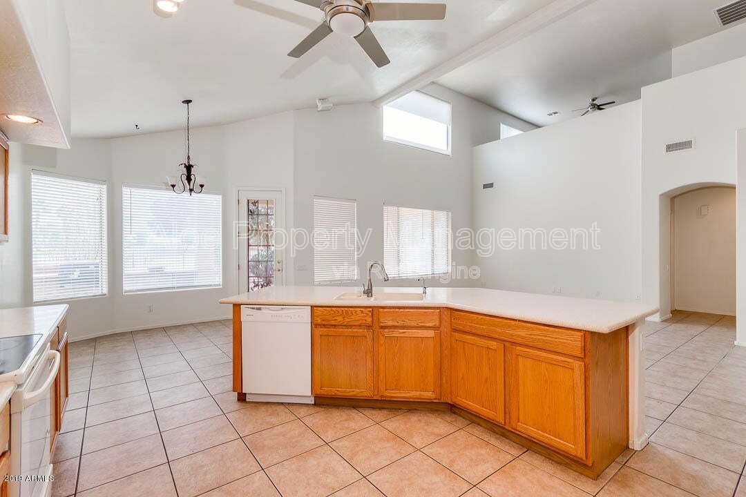 6321 S Four Peaks Pl in Chandler, AZ - Community Pool property image