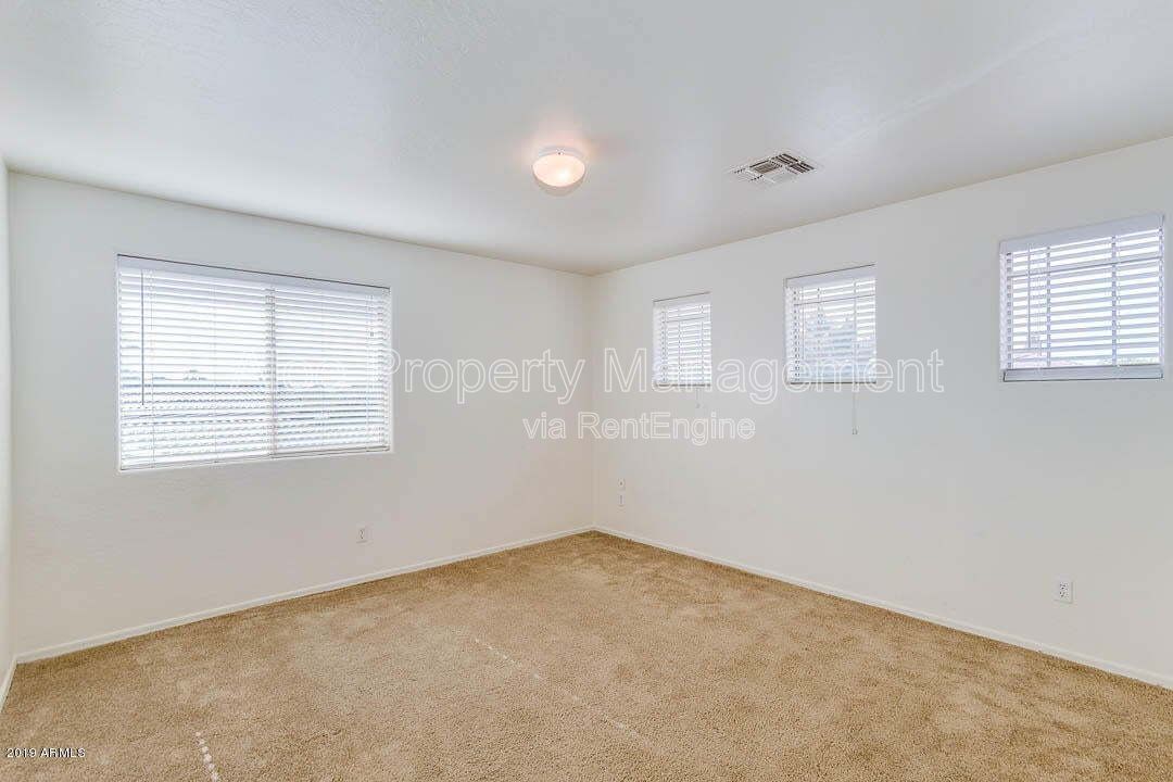 6321 S Four Peaks Pl in Chandler, AZ - Community Pool property image