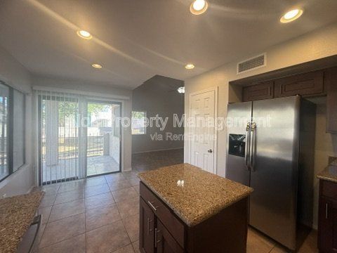 410 S Seawynds Dr in Gilbert - The Islands - Community Pool property image