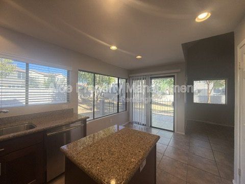 410 S Seawynds Dr in Gilbert - The Islands - Community Pool property image