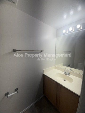 410 S Seawynds Dr in Gilbert - The Islands - Community Pool property image