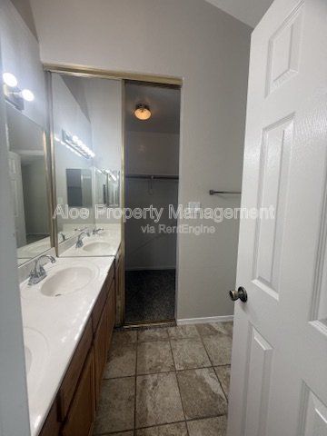 410 S Seawynds Dr in Gilbert - The Islands - Community Pool property image