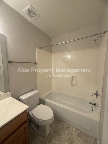 410 S Seawynds Dr in Gilbert - The Islands - Community Pool property image