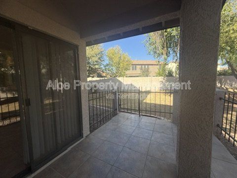 410 S Seawynds Dr in Gilbert - The Islands - Community Pool property image