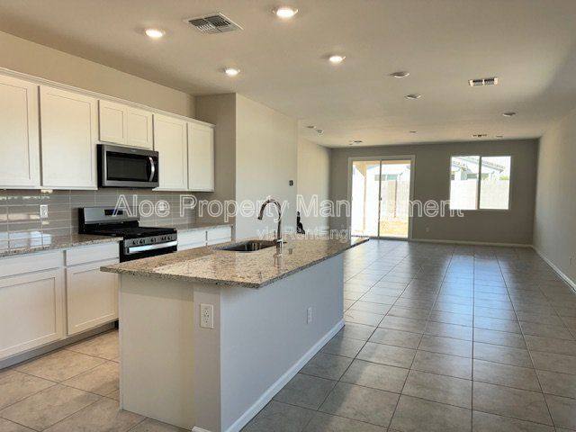 35300 W La Paz Maricopa - BRAND NEW property image