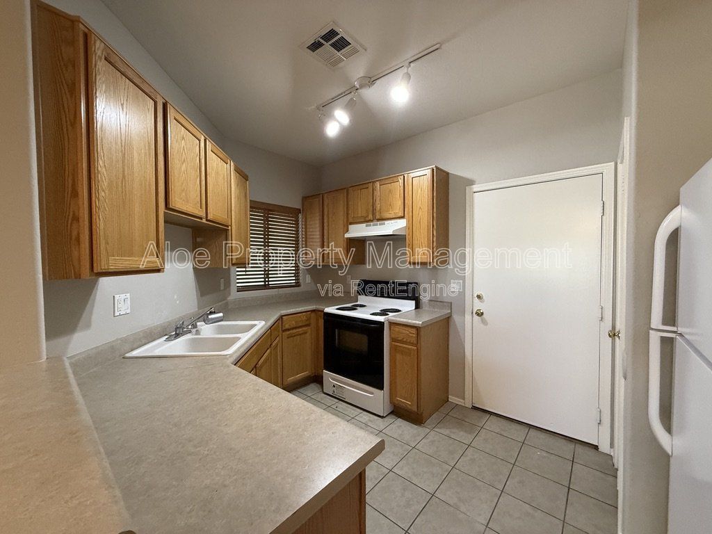 2027 E University Dr, Unit 102 in Tempe, AZ property image