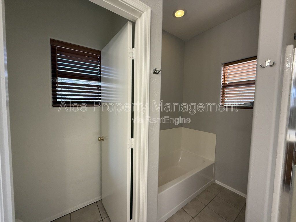 2027 E University Dr, Unit 102 in Tempe, AZ property image