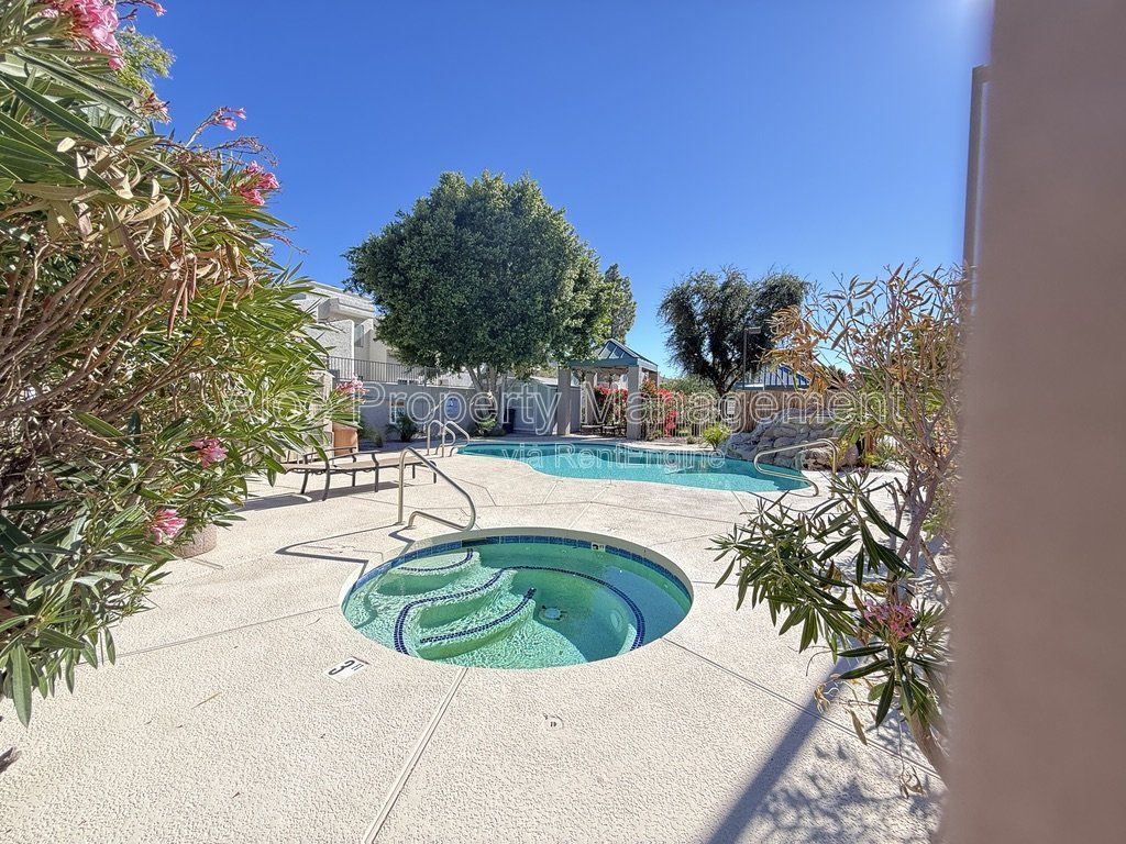 2027 E University Dr, Unit 102 in Tempe, AZ property image