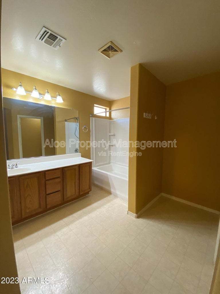 1847 W Desert Seasons Dr. Home in San Tan Valley! property image